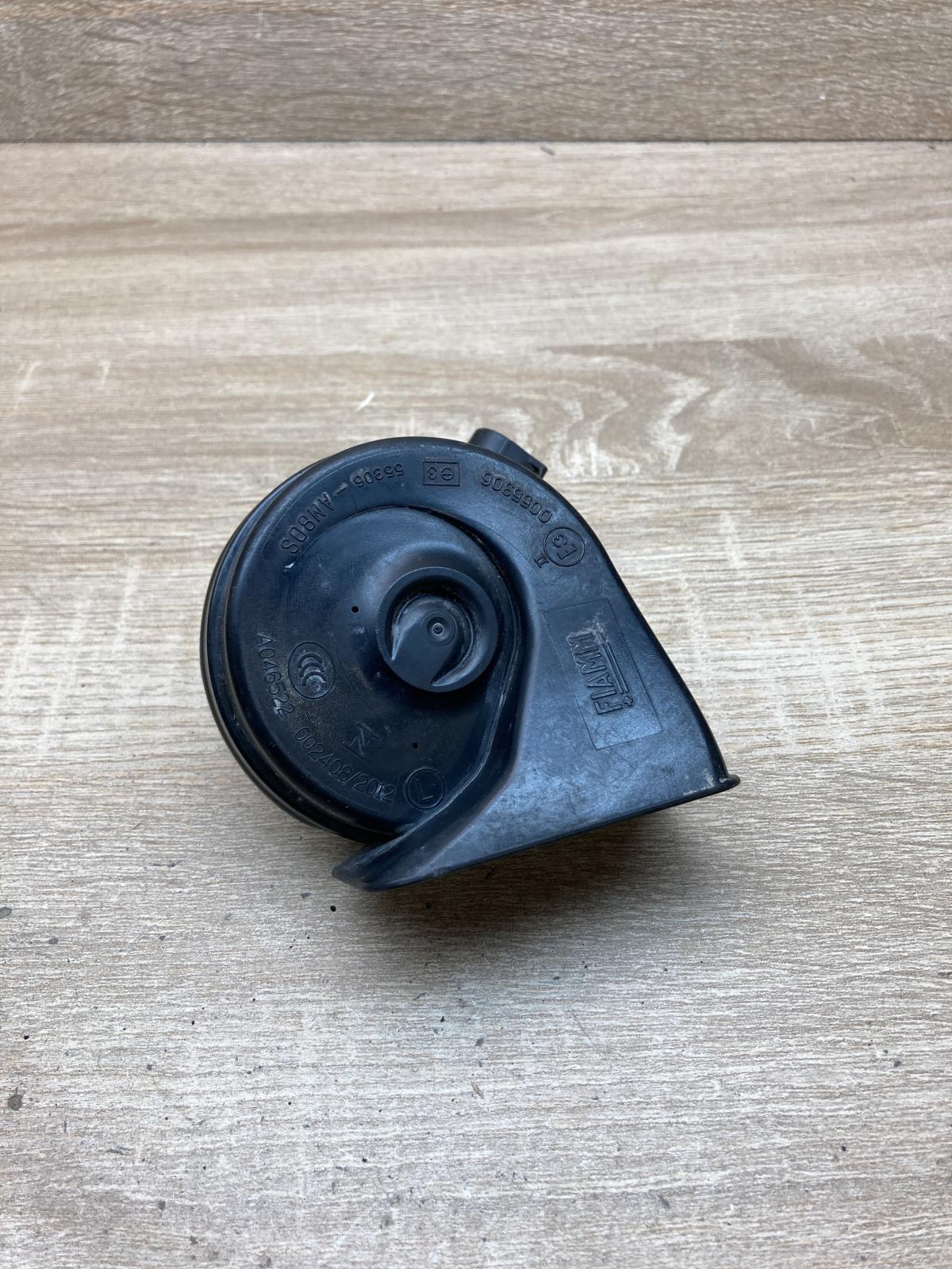 3Q0951221 0055806  Horn signal Volkswagen PASSAT B8