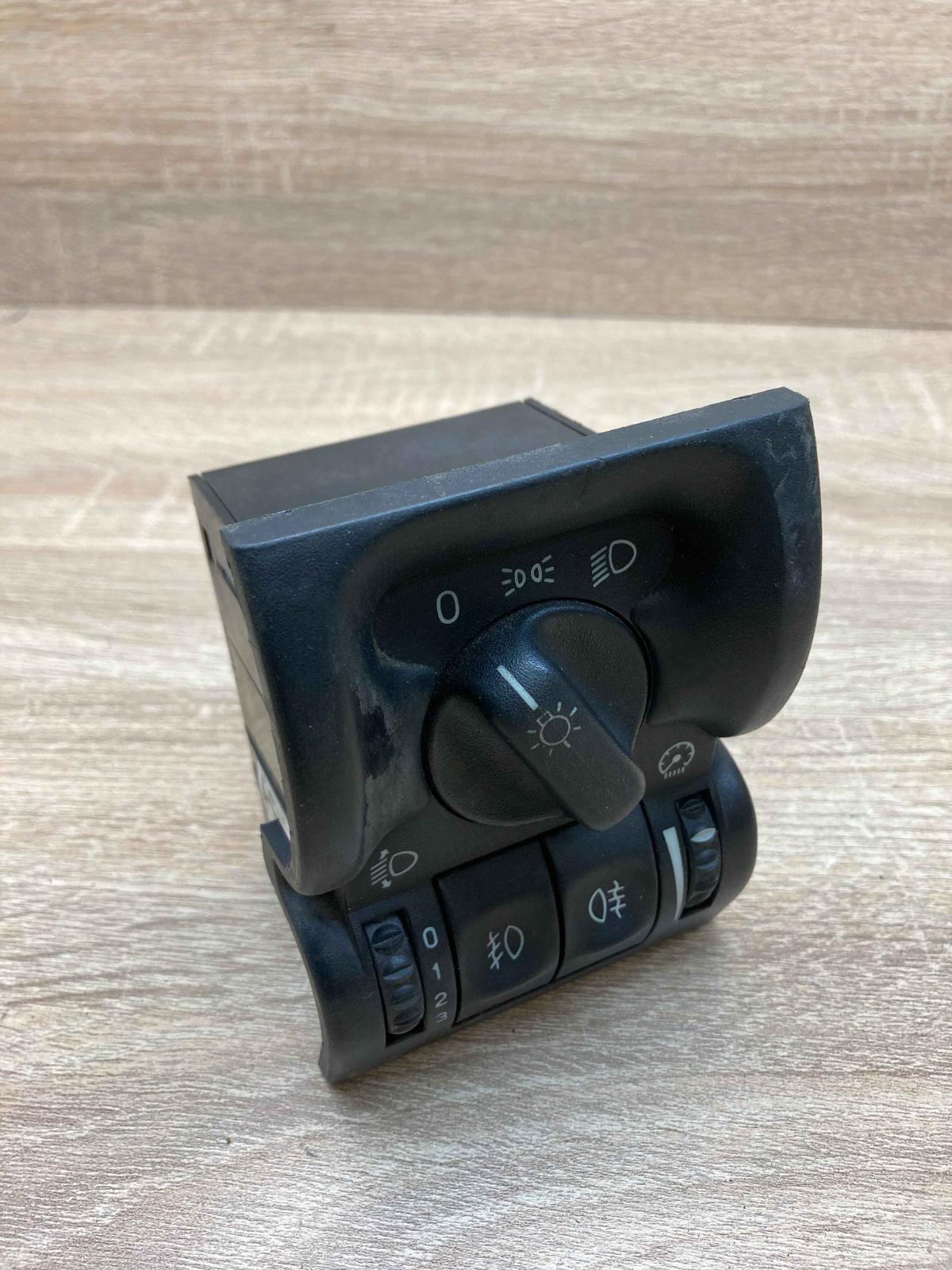 09228133 PR  Light switch Opel Vectra B