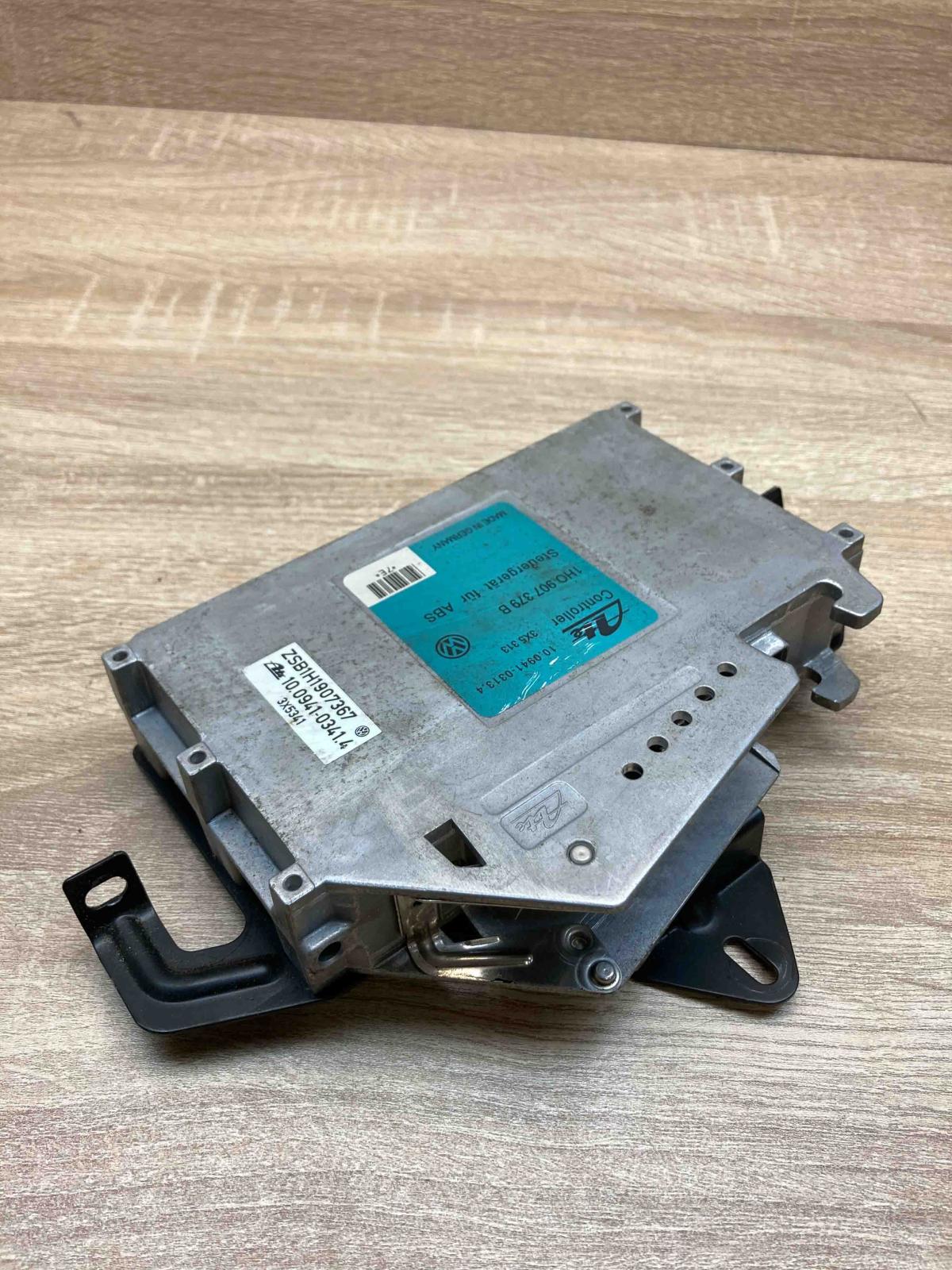 1H0907379B 3X5313  ABS control unit/module Volkswagen Golf III
