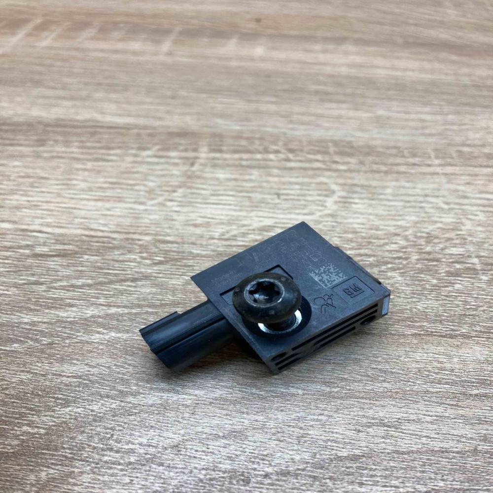 c 14A2C1B2  Airbag deployment crash/impact sensor Opel Zafira C