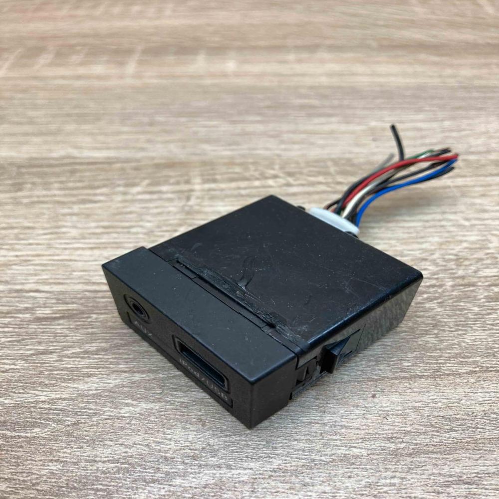 96120 3Z5004X 3Z5004X With Plug USB socket connector Hyundai i40