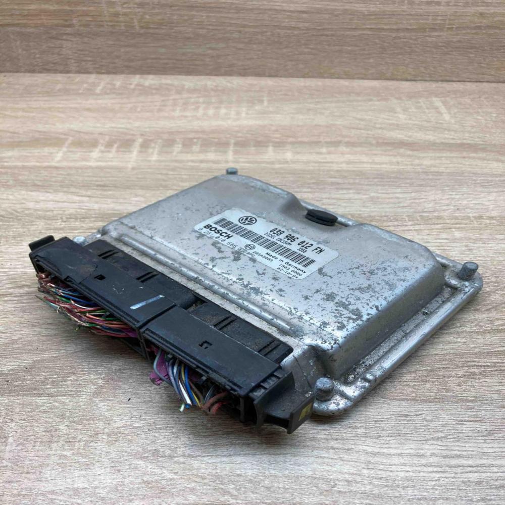038906012FN 0281010686  Engine control unit/module ECU Seat Leon (1M)