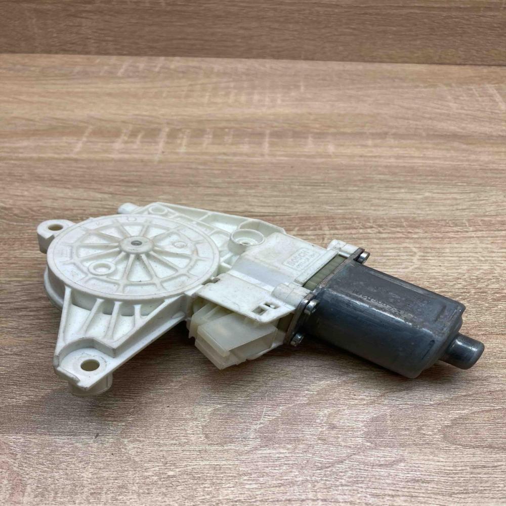 A1669060201 0130822754  Front door window regulator motor Mercedes-Benz ML W166