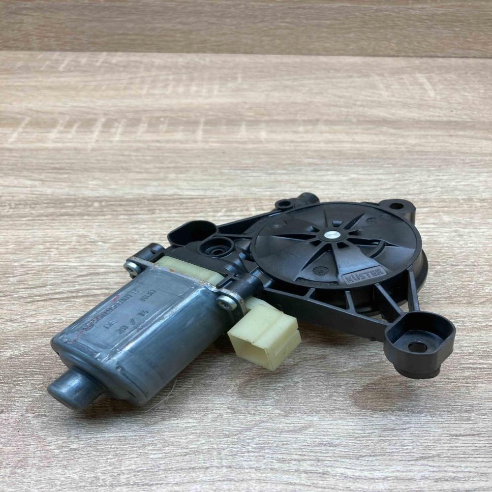 5Q0959801B   Front door window regulator motor Seat Leon (5F)