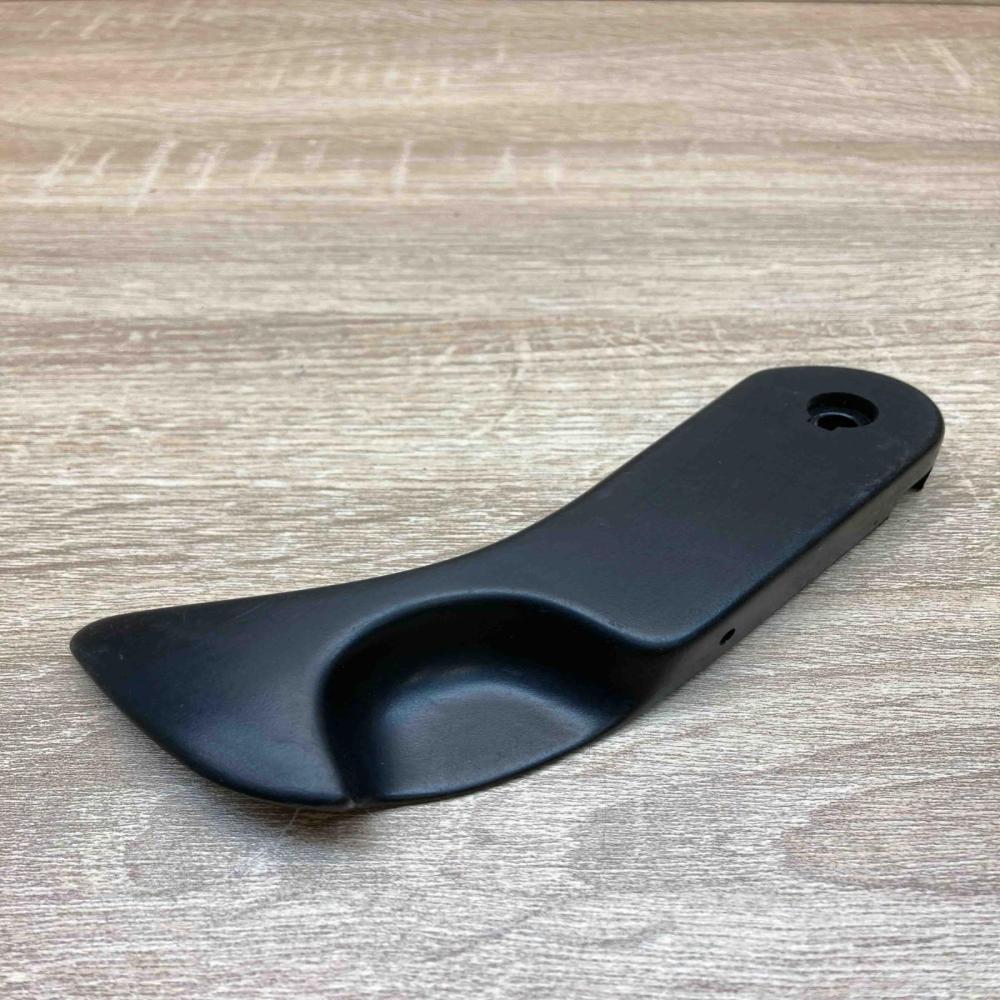 8226621   Engine bonnet (hood) release handle BMW 5 E39