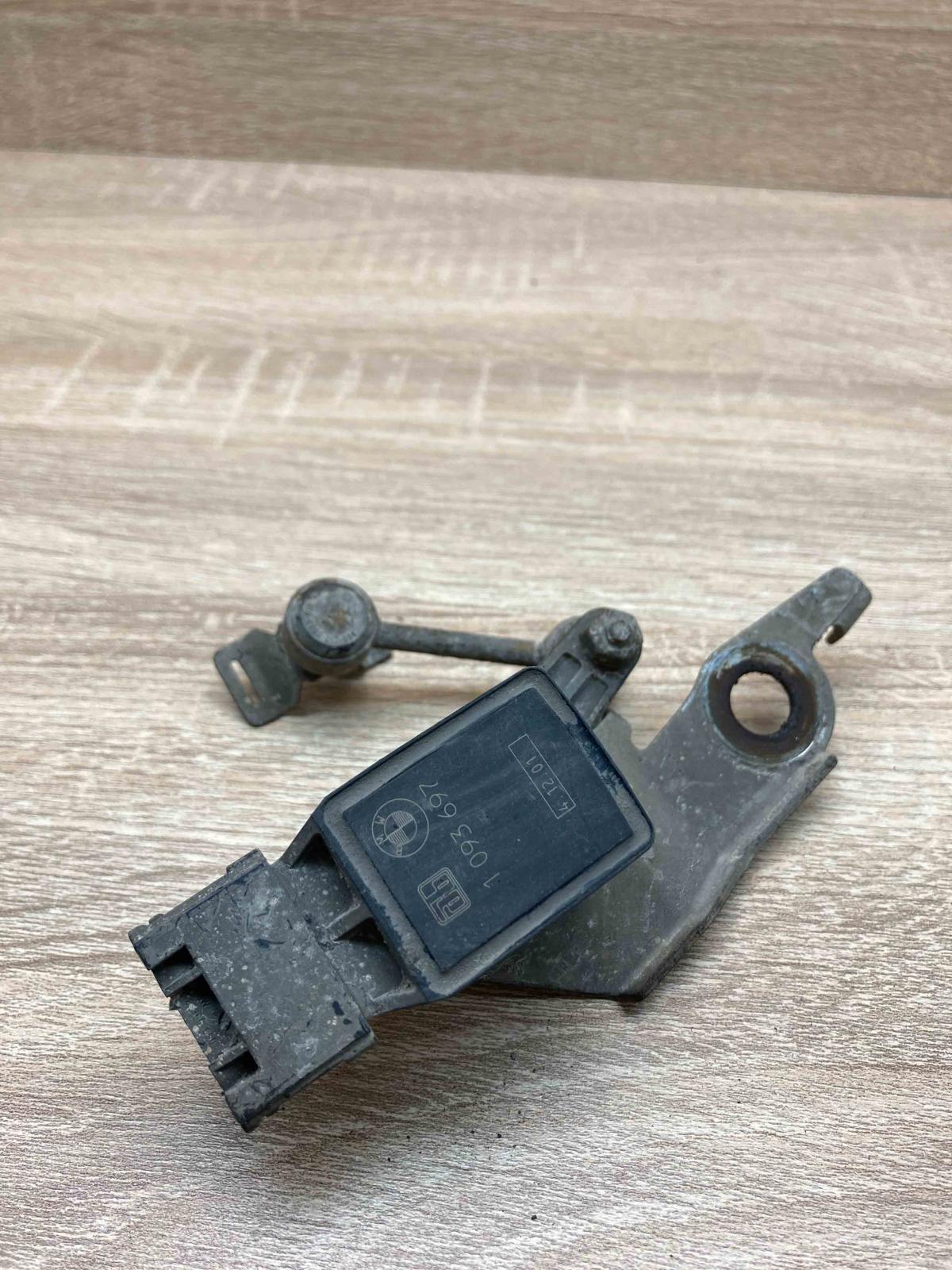 1093697 Main  Headlight/headlamp level sensor BMW 7 E65 E66
