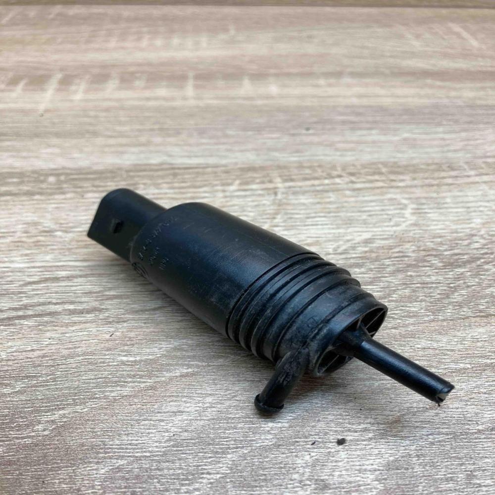 8377612   Windscreen/windshield washer pump BMW 5 E39
