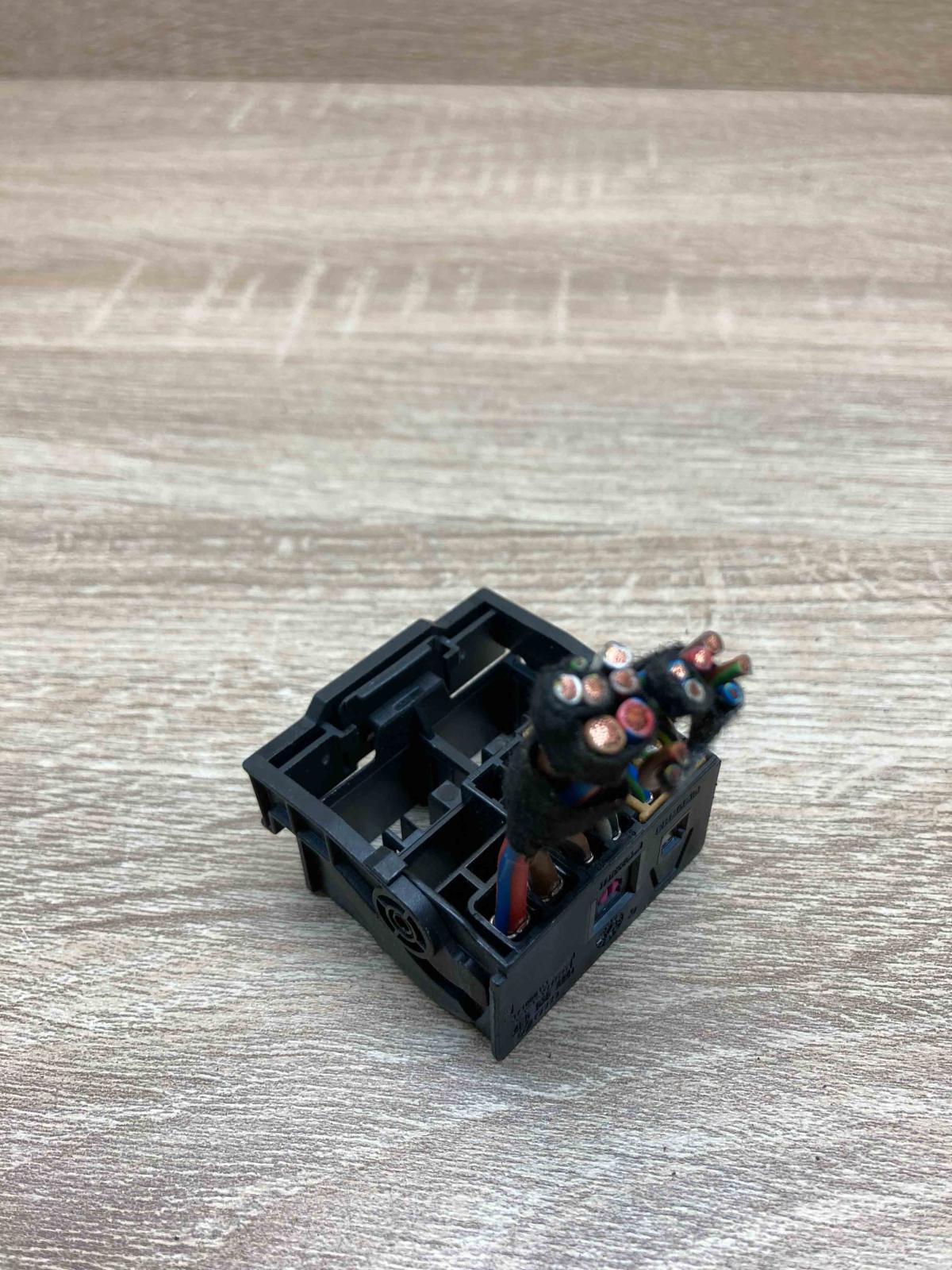 4E0035444 1719961 1 1394046 1 Radio/CD/DVD/GPS head unit Audi A6 S6 C6 4F