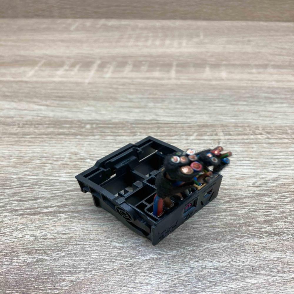 4E0035444 1719961 1 1394046 1 Radio/CD/DVD/GPS head unit Audi A6 S6 C6 4F