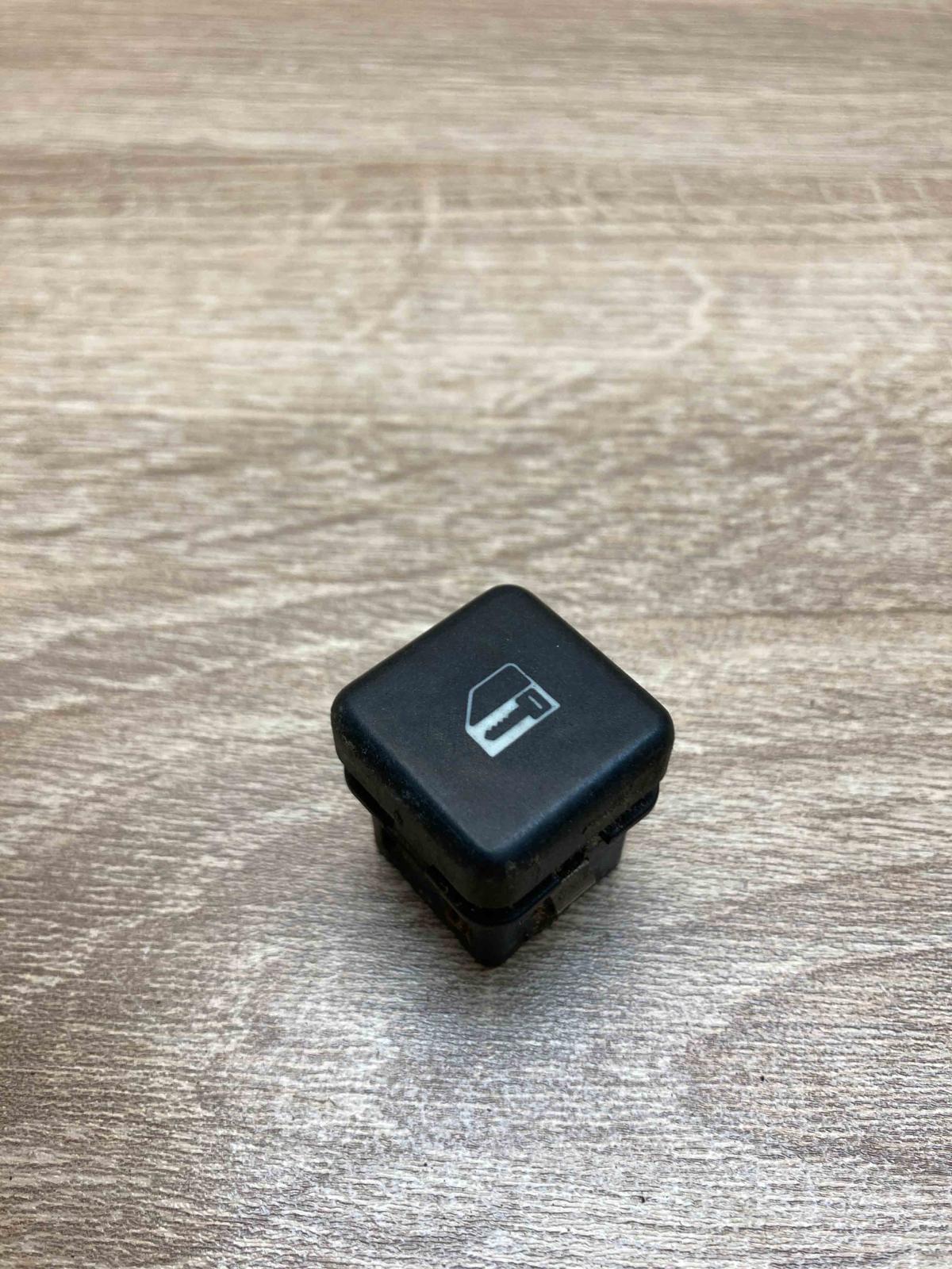8360828 Main  Central locking switch button BMW 5 E39