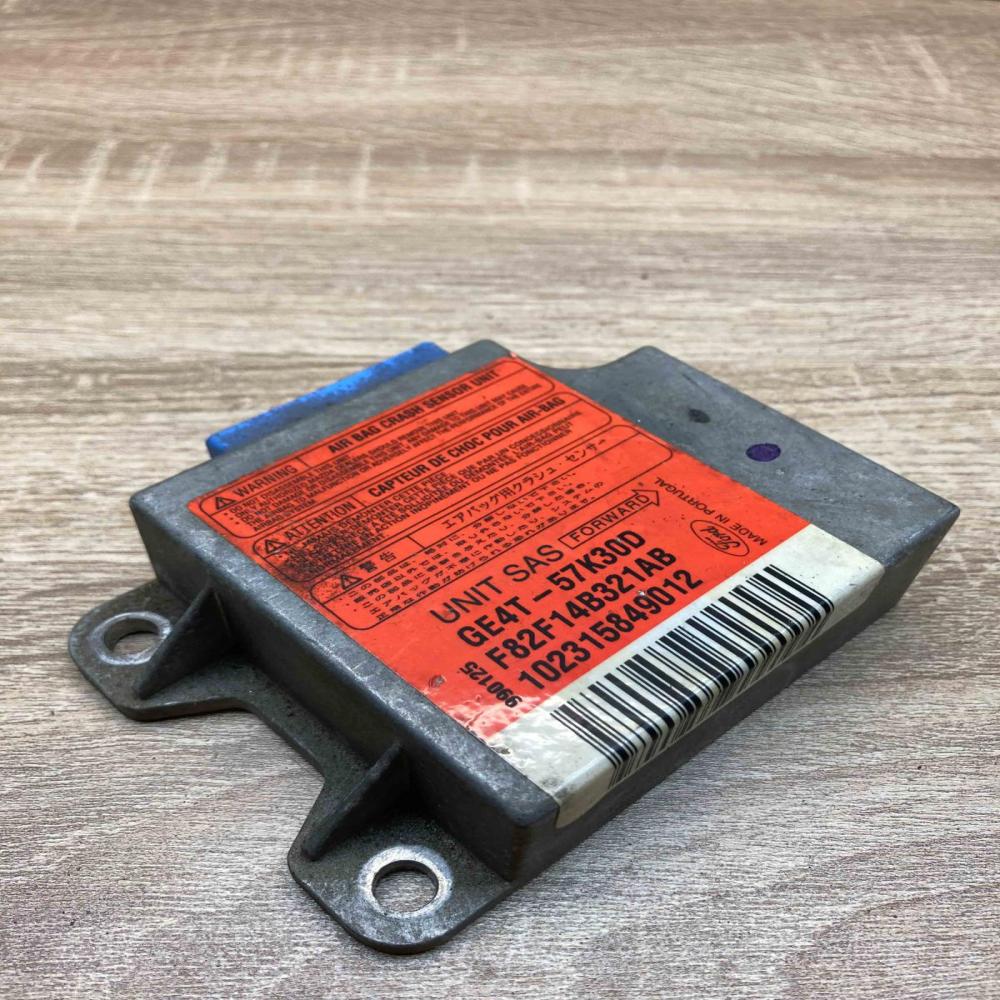 GE4T 57K30D   Airbag control unit/module Mazda 626