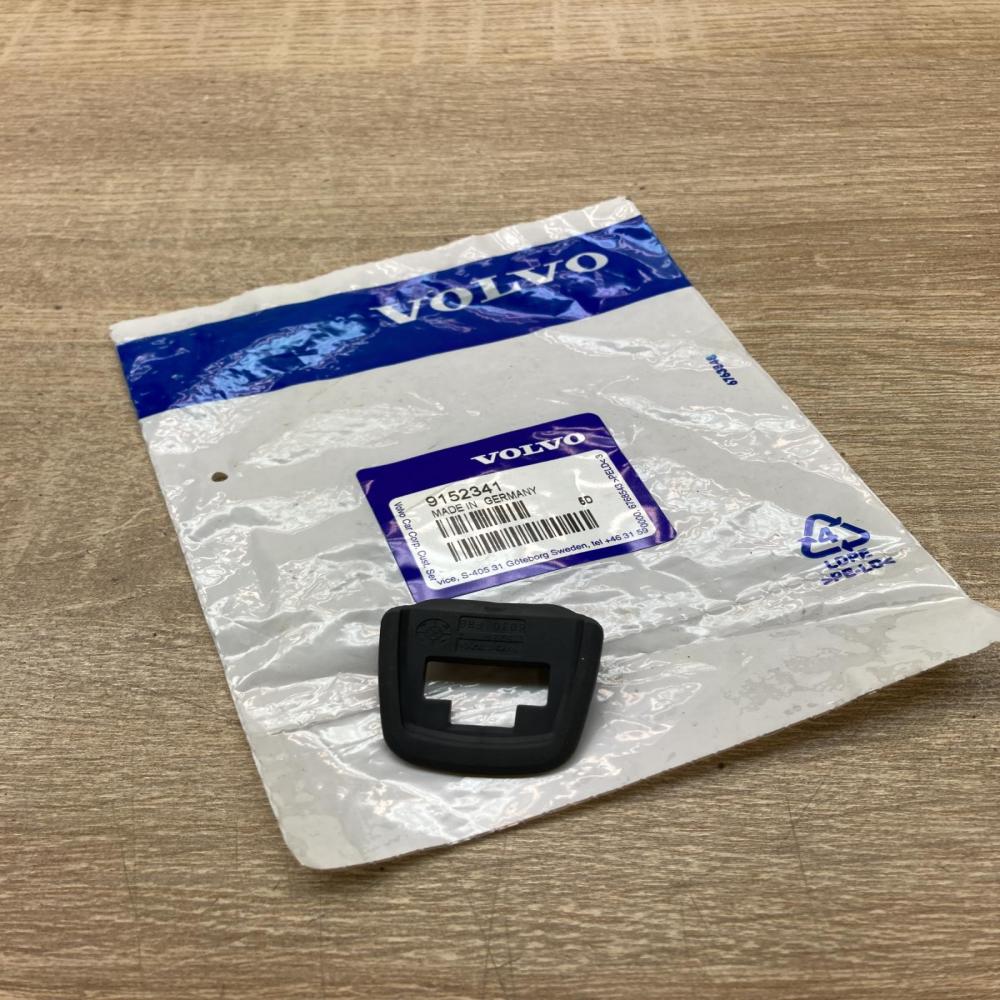 9152341   Front door exterior handle/bracket Volvo 850