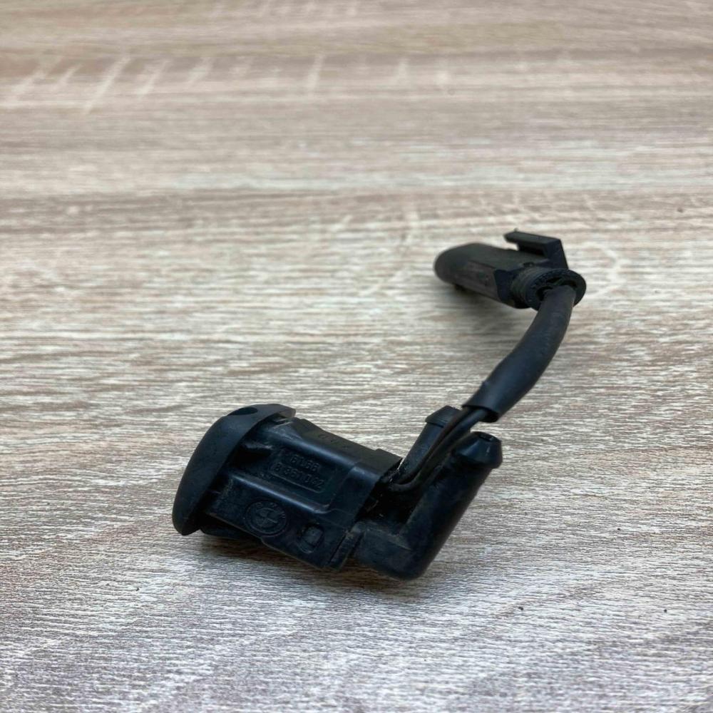 8361042   Windshield washer spray nozzle BMW 5 E39