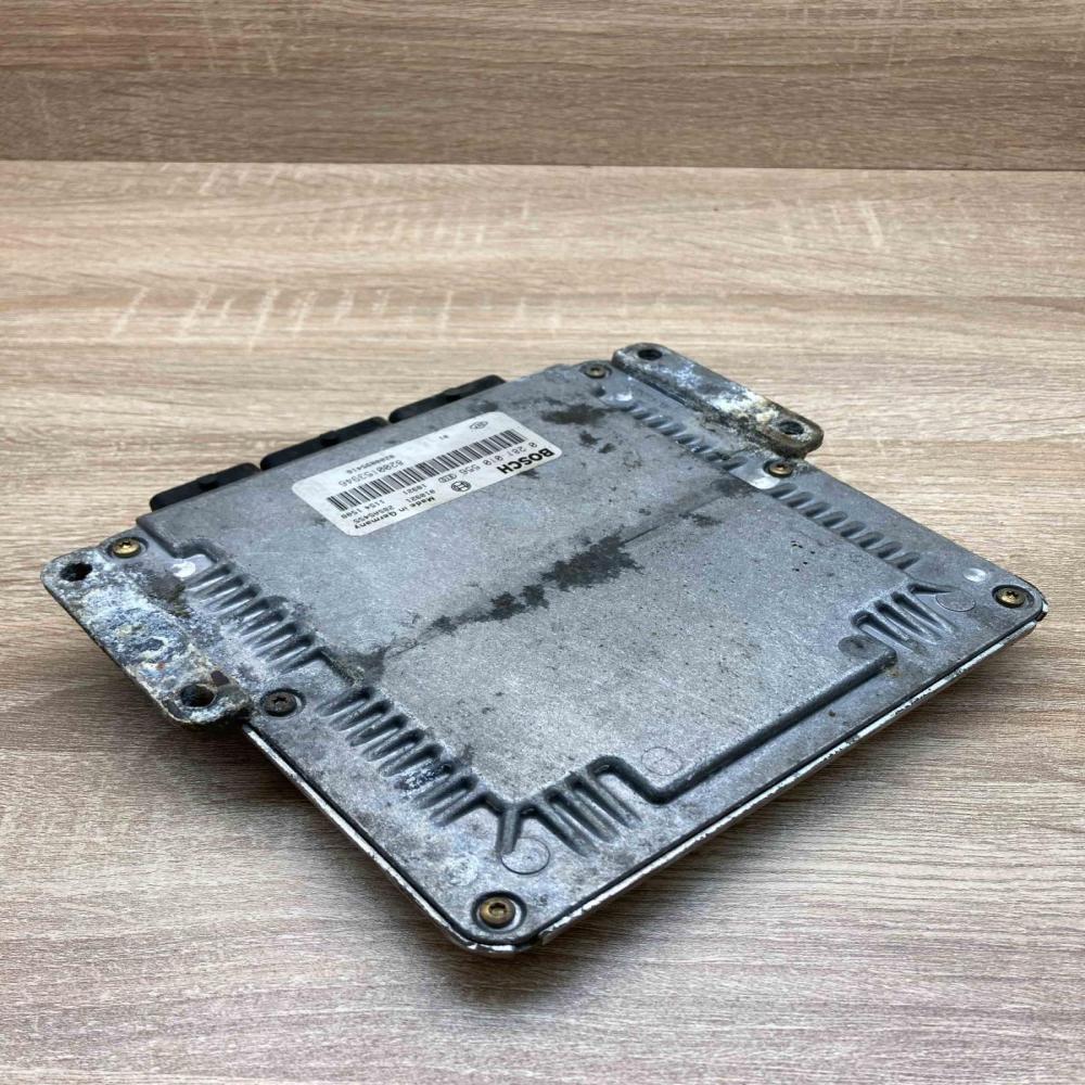 8200153946 0281010556  Engine control unit/module ECU Renault Laguna II