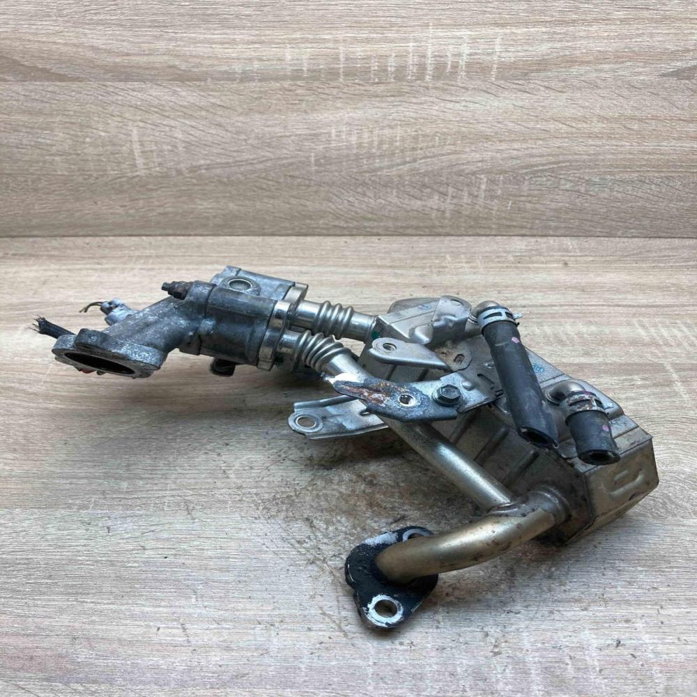 25601 33070 1305 0002647  EGR valve cooler Toyota Auris 150