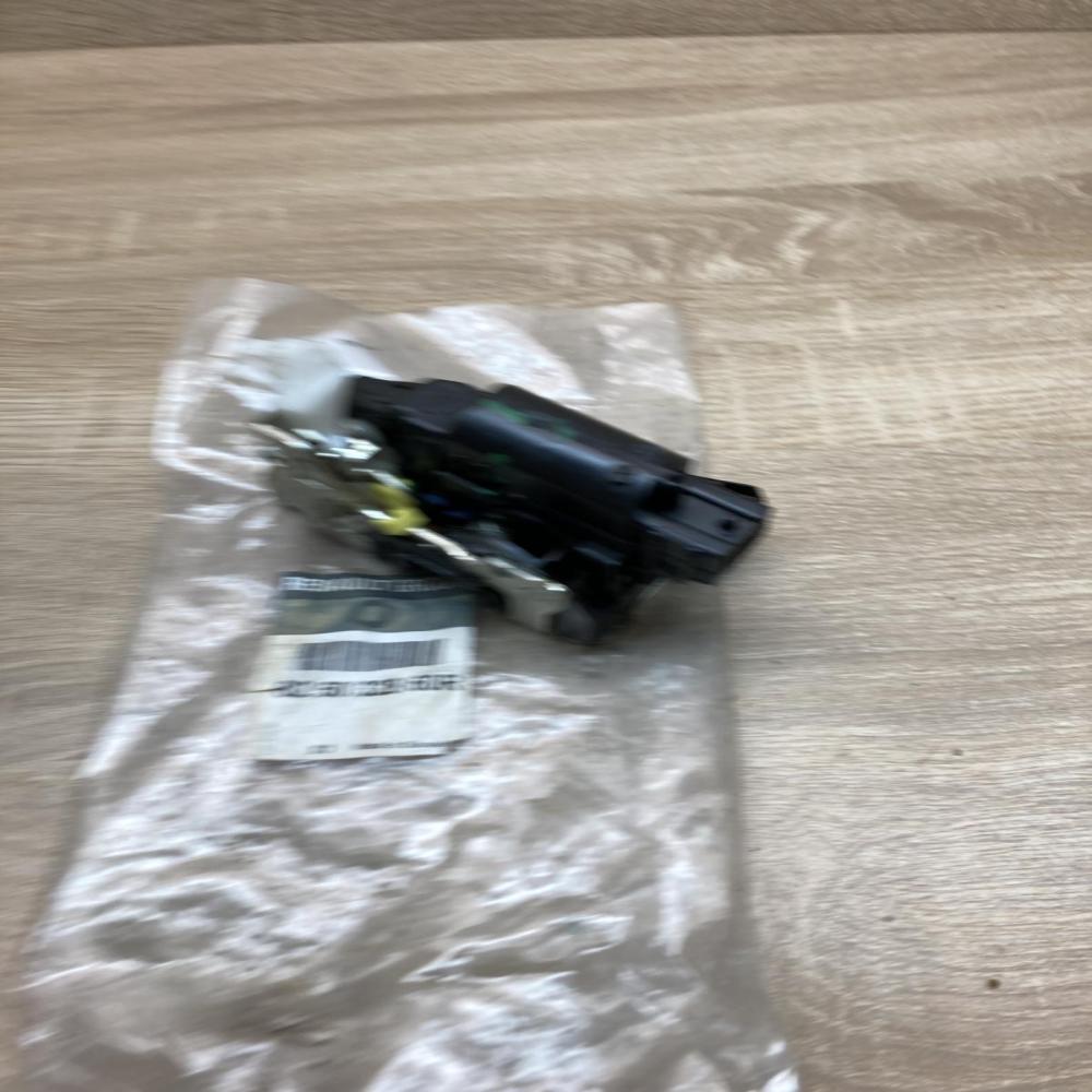 825032860R   Rear door lock Dacia Lodgy
