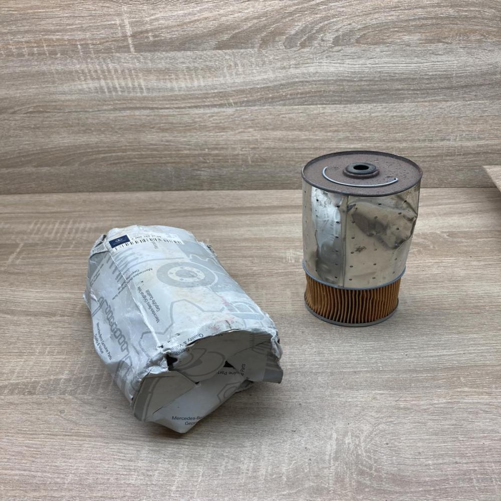 A0001802509 6171840125  Oil filter cover Mercedes-Benz E W123