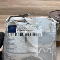 A0001802509 6171840125  Oil filter cover Mercedes-Benz E W123