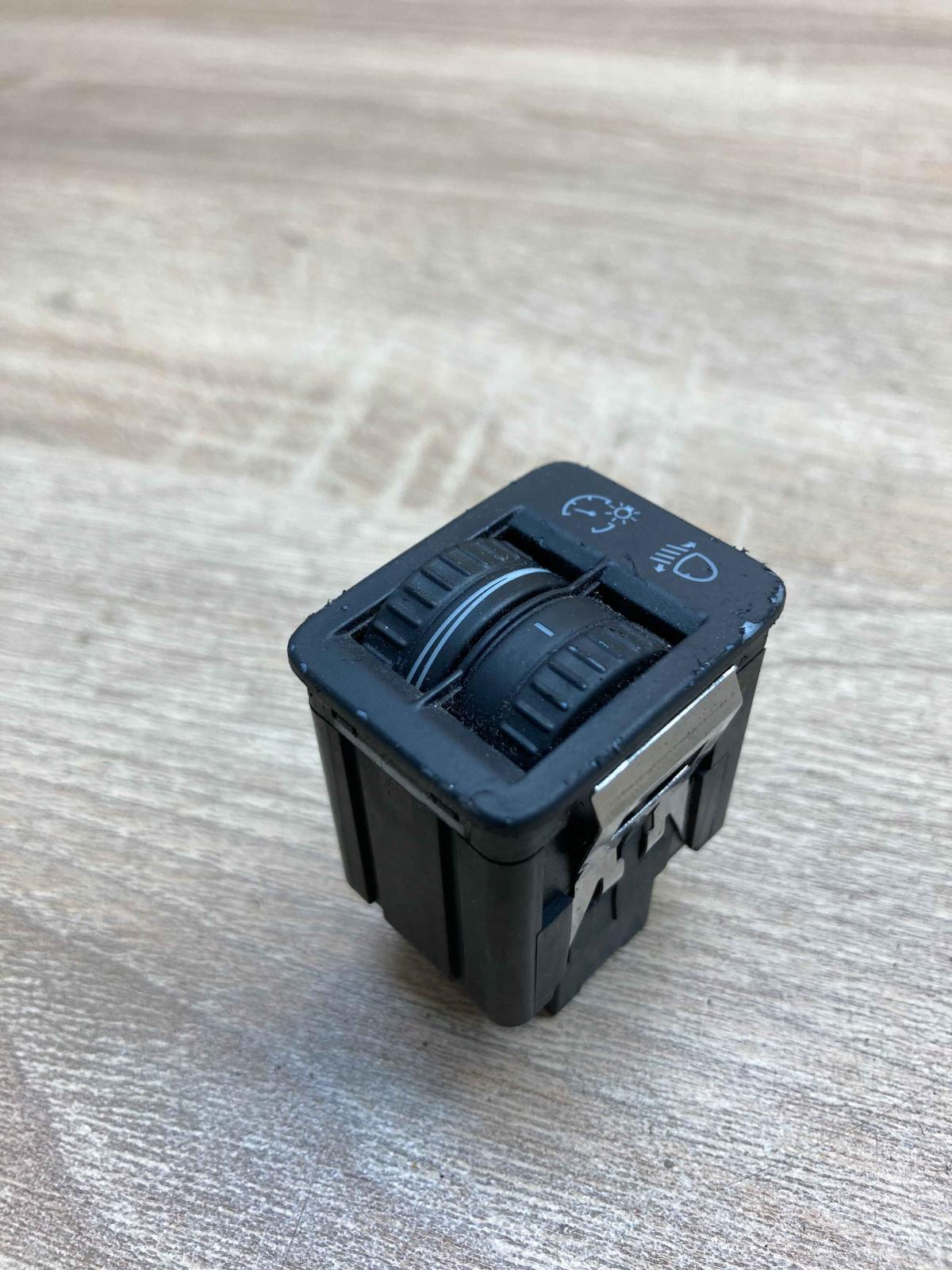 3C0941333   Headlight level height control switch Volkswagen PASSAT B6