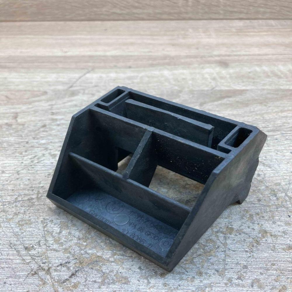 7542517  Radiato Holder Radiator mount bracket BMW 5 E60 E61