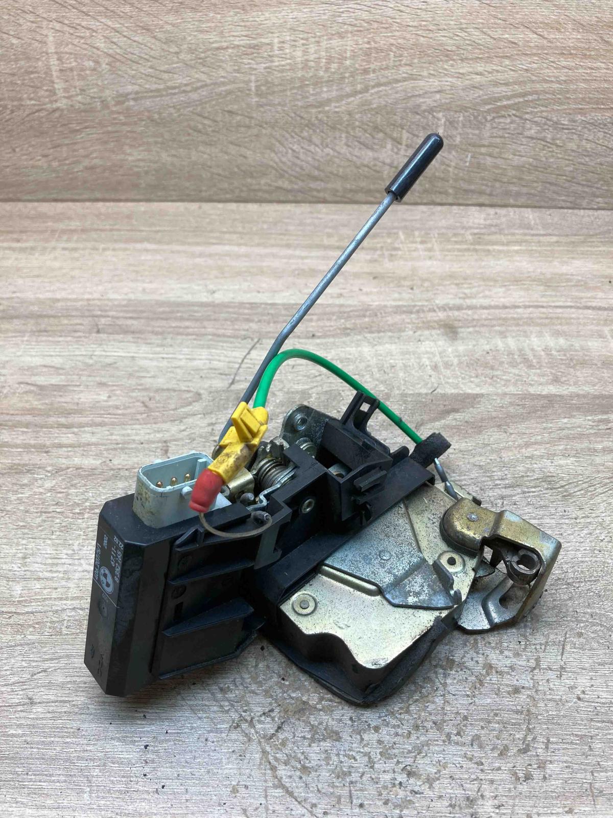 8352165 8166246  Rear door lock BMW 5 E39