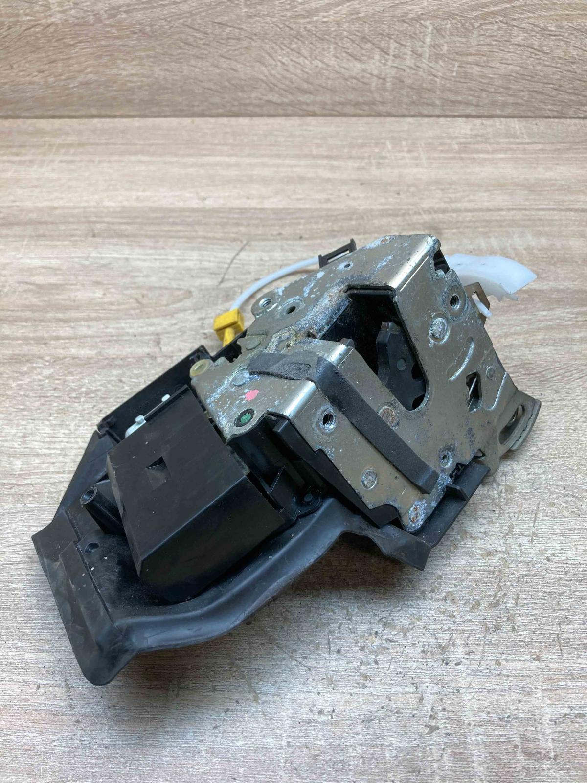 8352165 7032927  Rear door lock BMW 5 E39