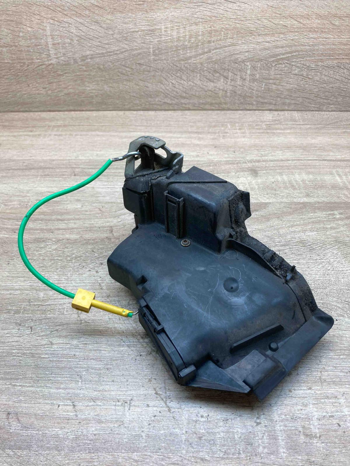 8352165 8235126  Rear door lock BMW 5 E39
