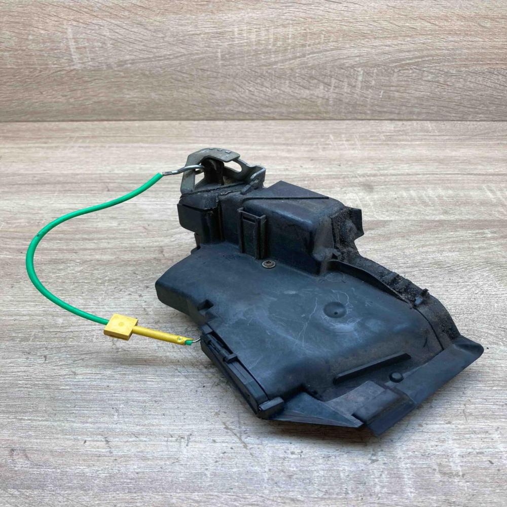 8352165 8235126  Rear door lock BMW 5 E39