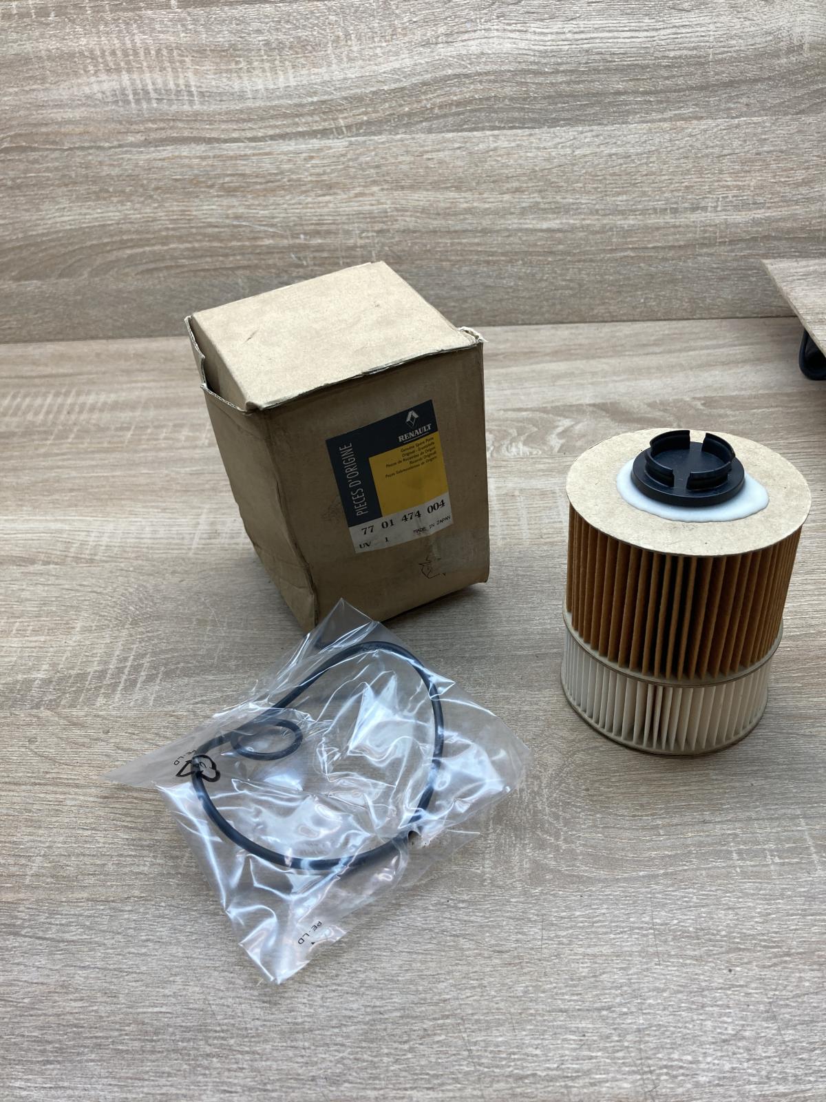 7701474004   Oil filter cover Renault Espace IV