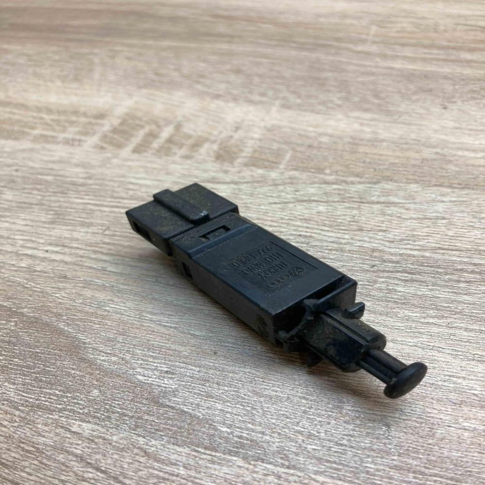 1H0927189D   Brake pedal sensor switch Volkswagen Golf IV