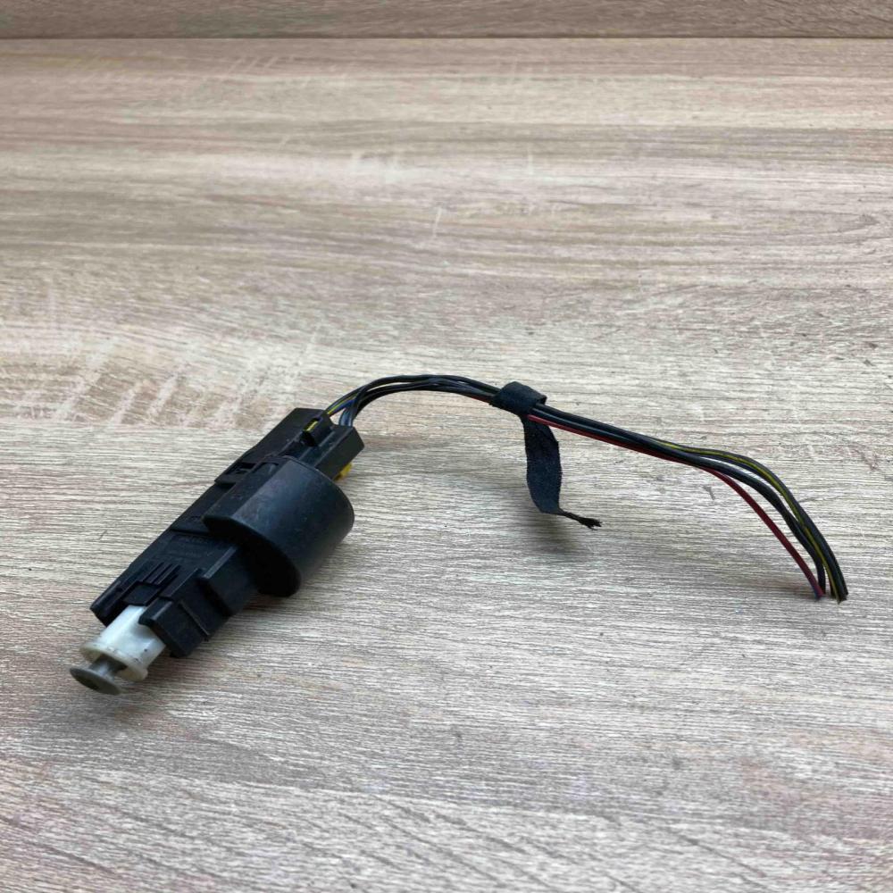 09149765 09149766 With Plug Brake pedal sensor switch Opel Omega B2