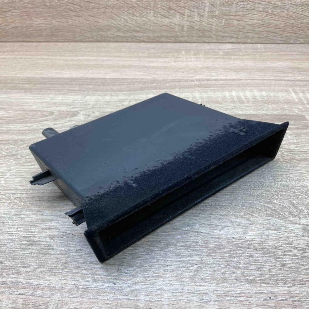 68102 AV700   Glove box Nissan Primera
