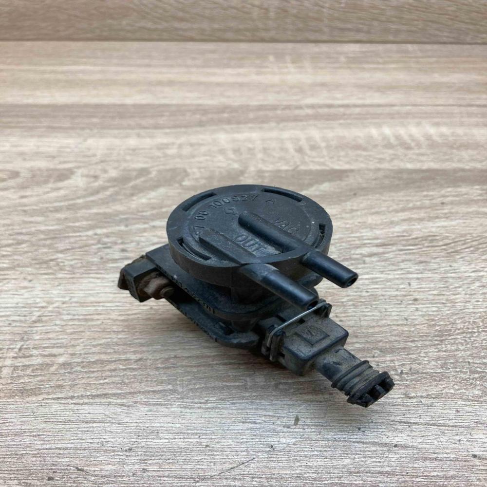 7700100527A   Turbo solenoid valve Renault Espace III