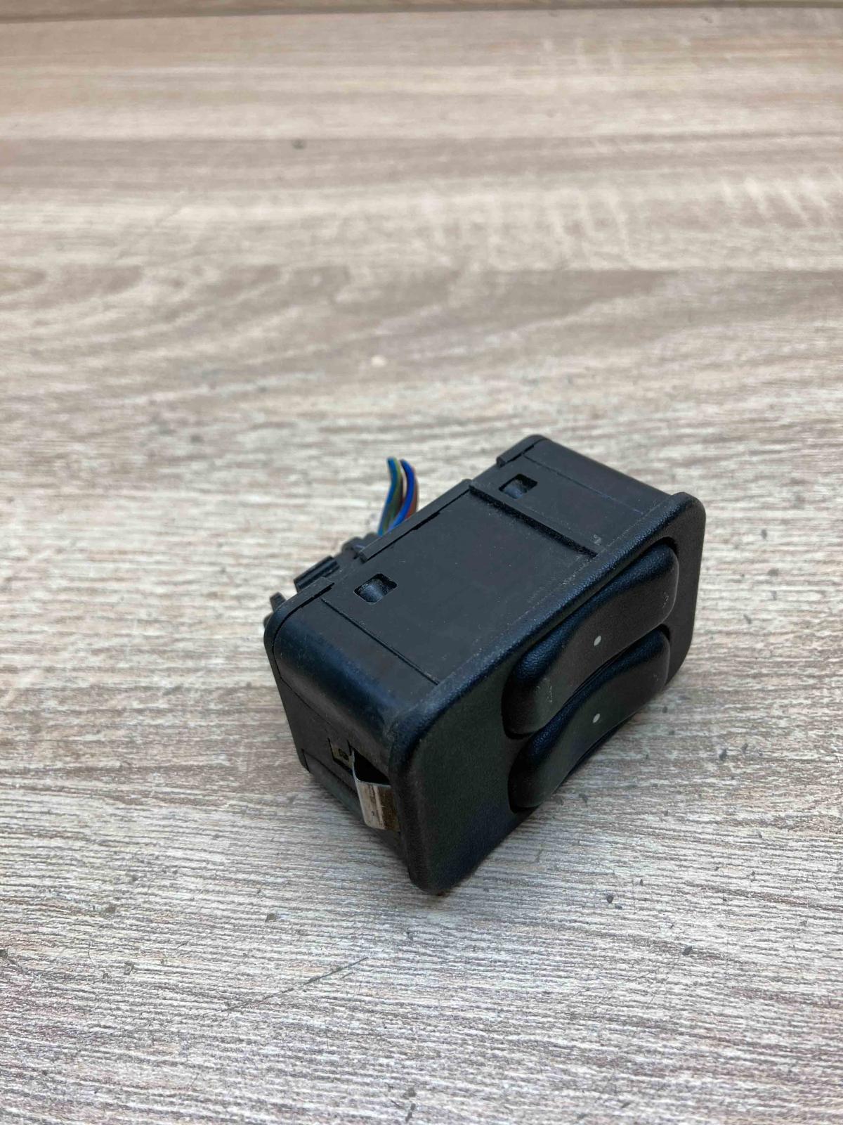 90561088 13363201  Electric window control switch Opel Astra G