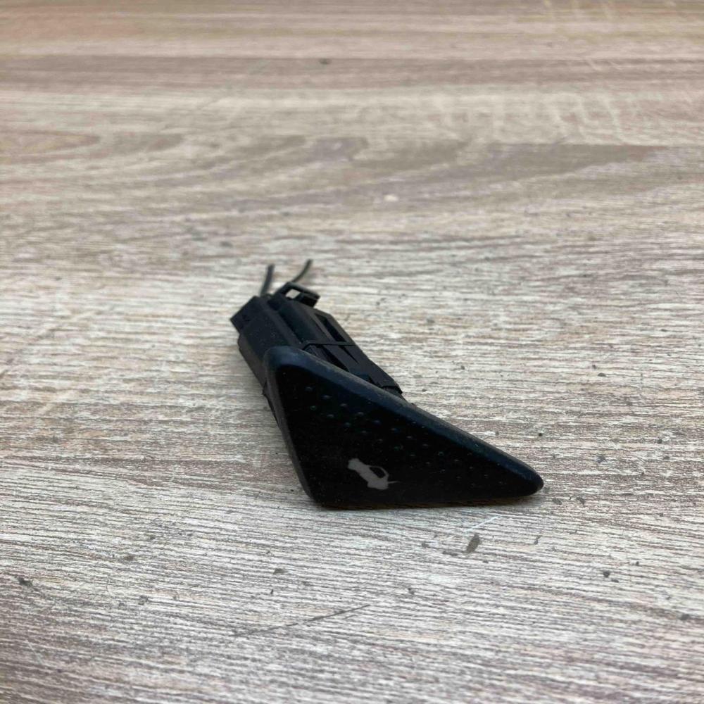 96AG14489RFA   Tailgate opening switch Ford Focus