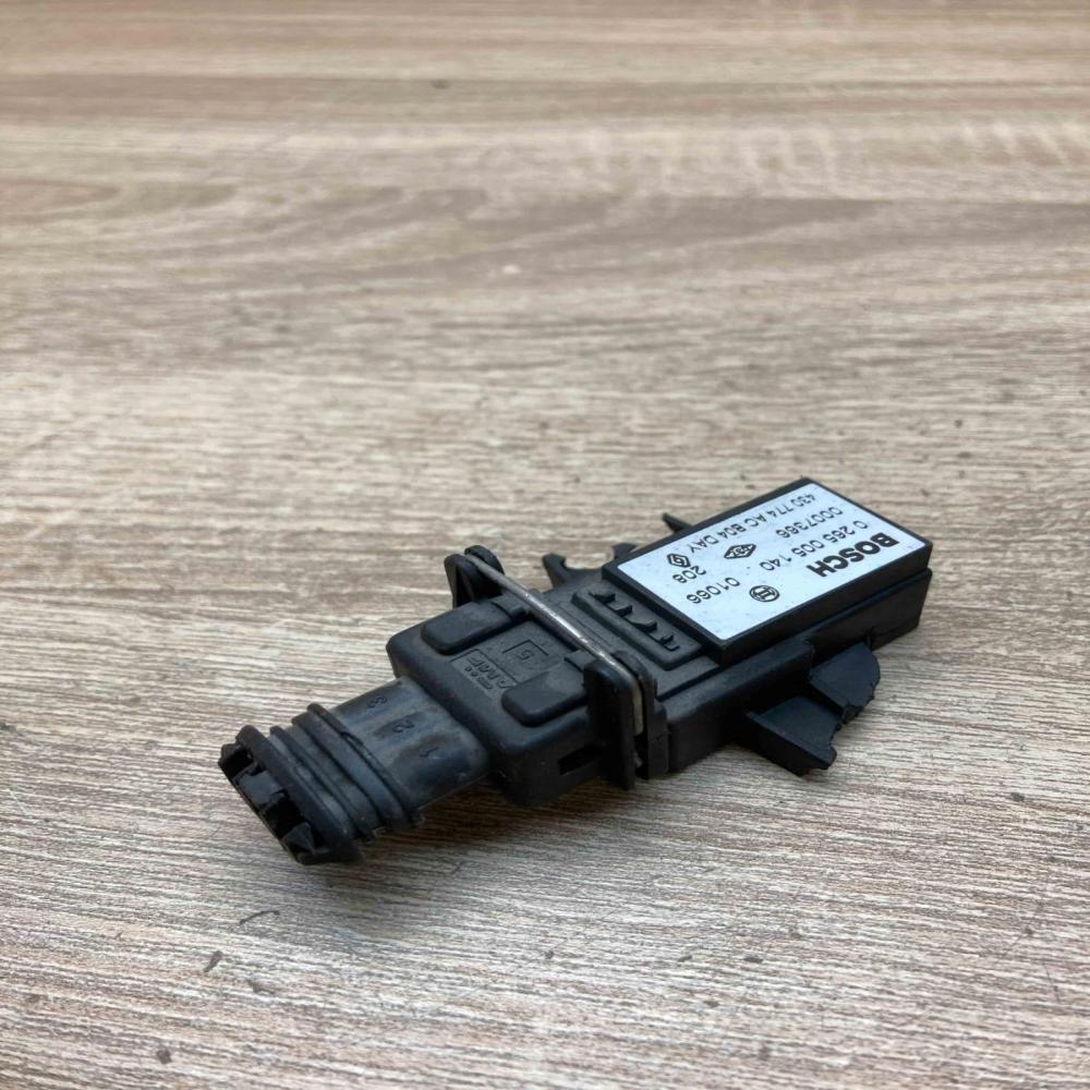 0265005140  With Plug Airbag deployment crash/impact sensor Renault Scenic I
