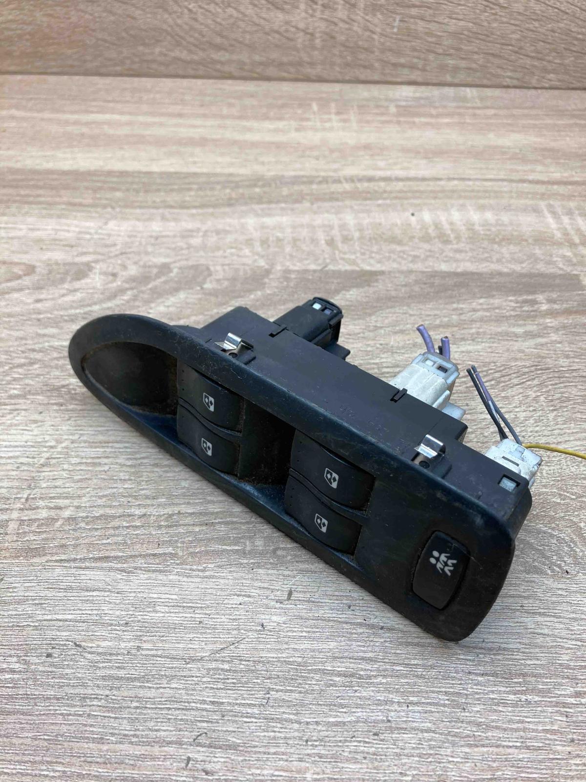 8200018989A  With Plug Electric window control switch Renault Laguna II