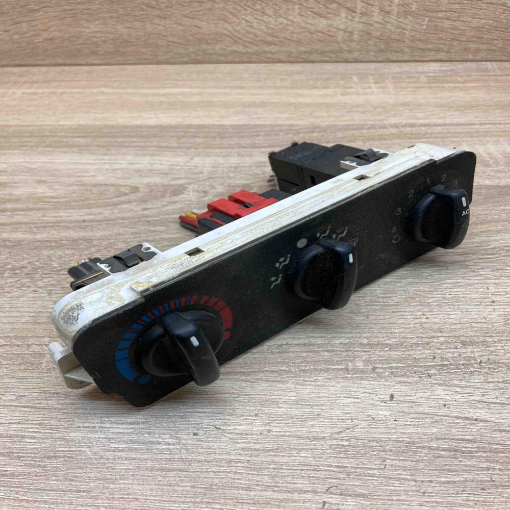 93BW18D451A   Climate control unit Ford Mondeo MK I