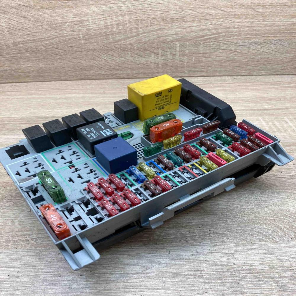 90589965 Used  Fuse module Opel Astra G