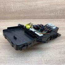 82730 05020 102439091900  Fuse module Toyota Avensis T220