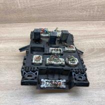 82730 05020 102439091900  Fuse module Toyota Avensis T220