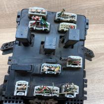 82730 05020 102439091900  Fuse module Toyota Avensis T220