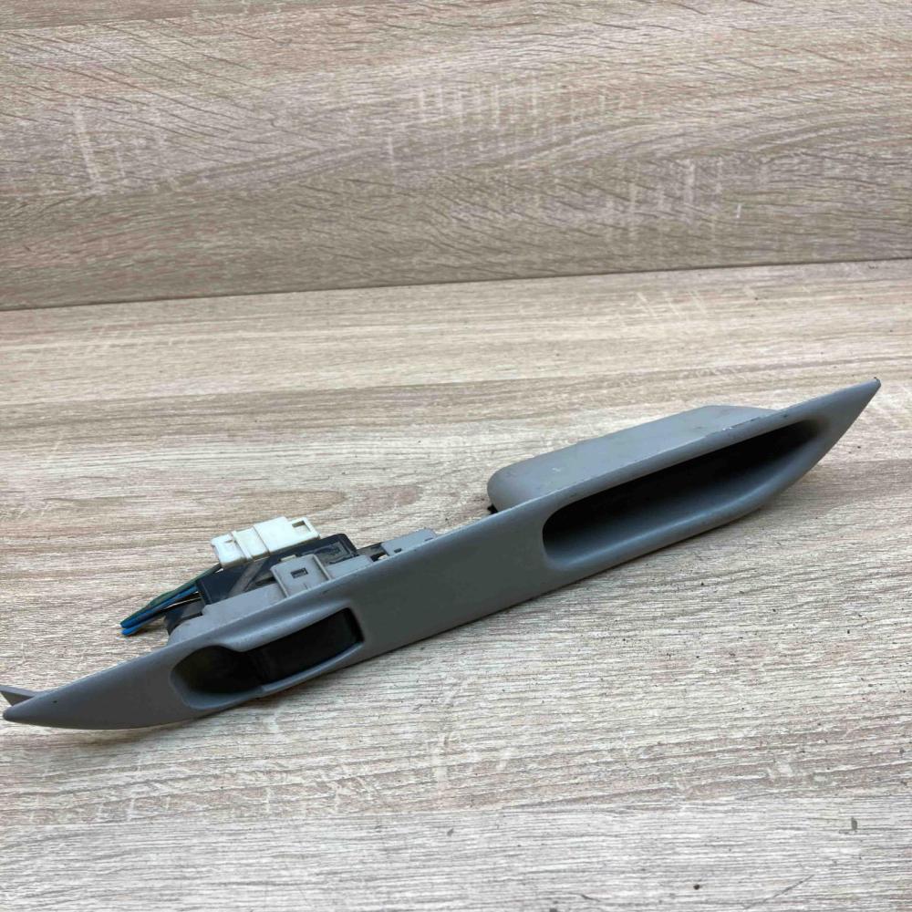 82960 Switch BU000 1  Electric window control switch Nissan Almera Tino