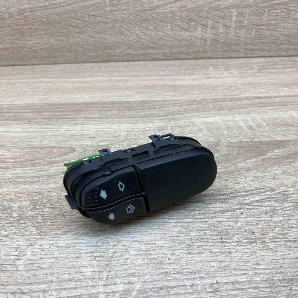 98AG 14529 AS   Electric window control switch Ford Focus