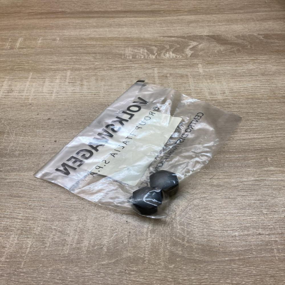 8D0601173D   Wheel nut cap/cover Audi A4 S4 B5 8D