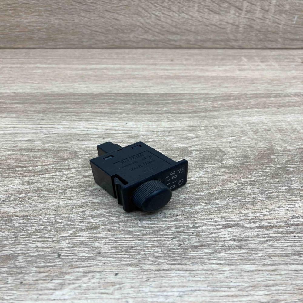 25190 0F000 006969 00  Headlight level height control switch Nissan Terrano