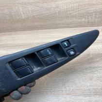 25401 AV640 80961 AV560  Electric window control switch Nissan Primera