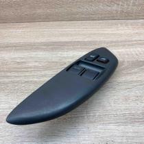 011 3D09   Electric window control switch Toyota Yaris