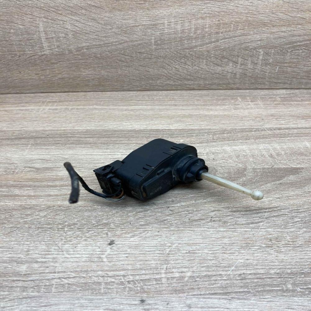 0307851327   Headlight level adjustment motor BMW 3 E36