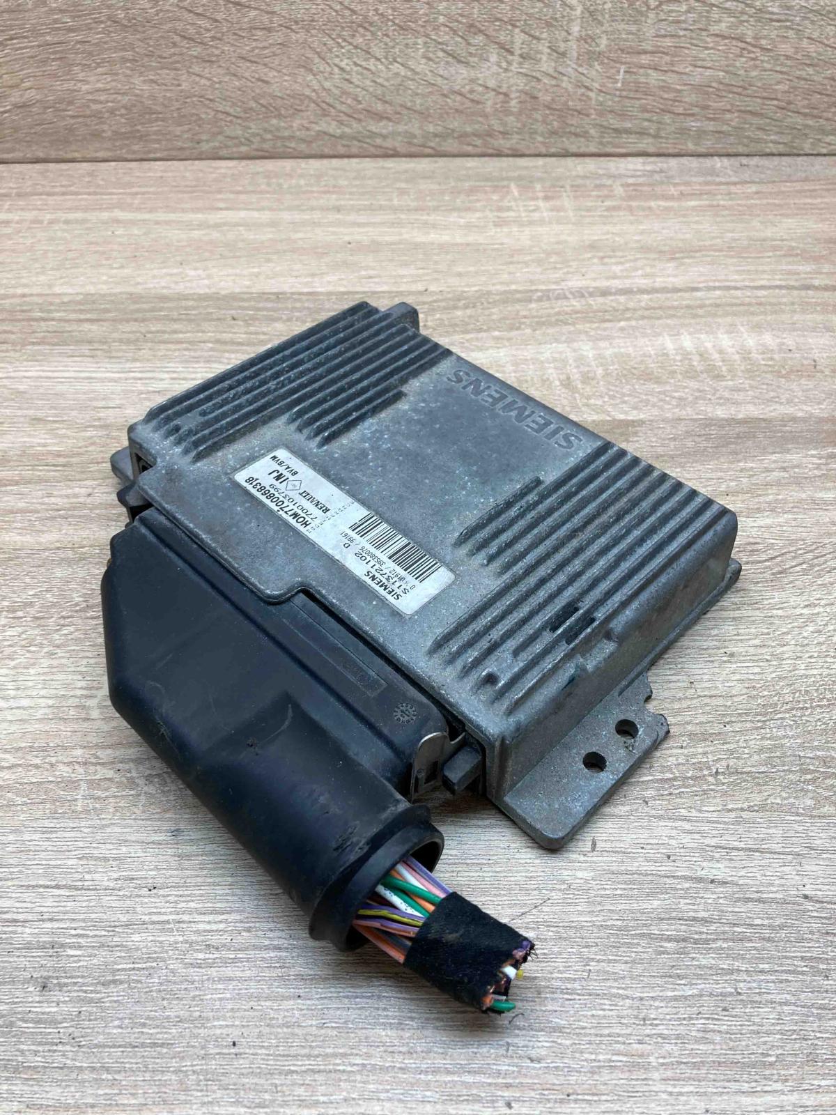 S113721102D 7700103799  Engine control unit/module ECU Renault Safrane